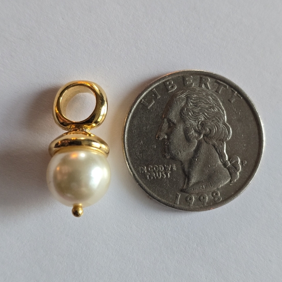 pendant white faux pearl gold tone metal charm pearlcore - Picture 6 of 8